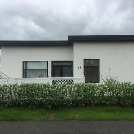Ferienwohnung Hvita Husith, Kirkjubraut 48 Höfn Exterior foto