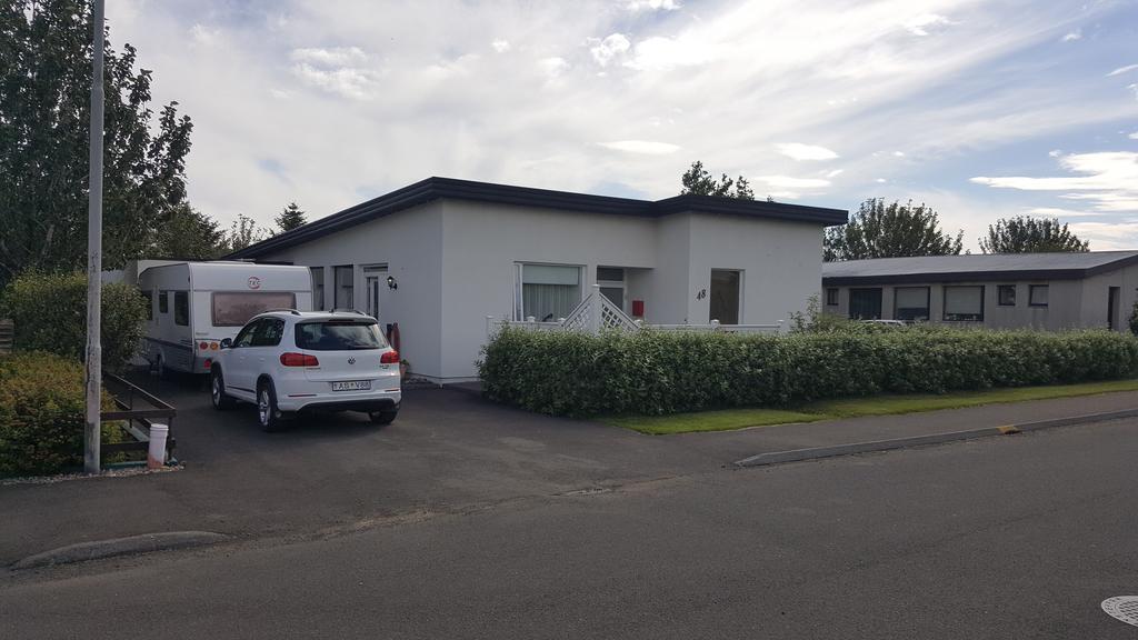 Ferienwohnung Hvita Husith, Kirkjubraut 48 Höfn Exterior foto